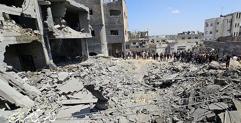 لحظة تدمير الاحتلال منزلين في شمال قطاع غزة