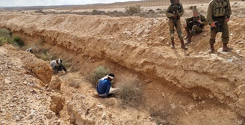 إسرائيل تعتقل 10 أشخاص وتنشر الحواجز قرب الحدود المصرية