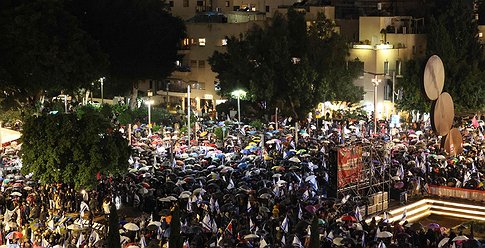 محدث: عشرات الآلاف يتظاهرون ضد حكومة نتنياهو في كبرى المدن