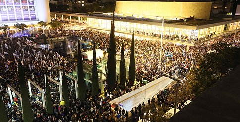 محدث: عشرات الآلاف يتظاهرون ضد حكومة نتنياهو في كبرى المدن