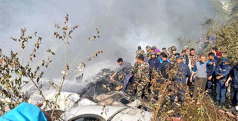 مقتل العشرات في تحطم طائرة وسط نيبال