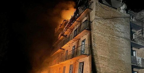 صحيفة عبرية تكشف سبب الغارات "المكثفة" على دمشق خلال أسبوع