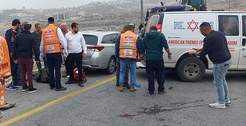 إصابة مستوطن بإطلاق نار في رام الله وفرار المنفذ