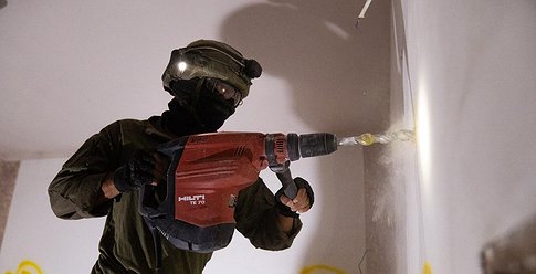الاحتلال يهدم منزل فلسطينيَين بالمتفجرات في الضفة لهذا السبب