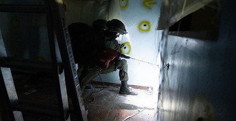 الاحتلال يهدم منزل فلسطينيَين بالمتفجرات في الضفة لهذا السبب