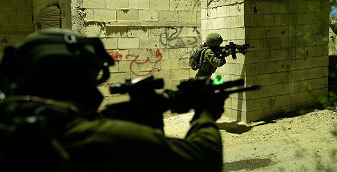 اعتقال مواطنين بالضفة الغربية والاحتلال يُصدر بياناً