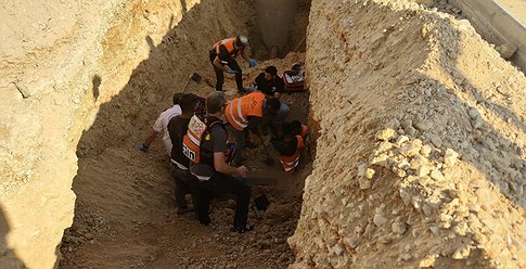 بعد ساعات..انقاذ عاملين من انهيار رملي قرب بيت لحم