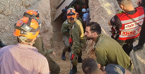 بعد ساعات..انقاذ عاملين من انهيار رملي قرب بيت لحم