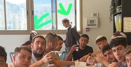 قناة عبرية تنشر مشاهد حصرية لعملية "عيلي" وإطلاق النار على المستوطنين