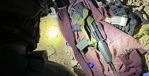 الاحتلال يُعلن اعتقال منفذي عملية الخليل ويتخذ خطواتٍ جديدة