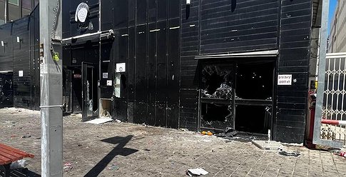 مئات الجرحى بتظاهرات عنيفة بين الإريتريين وساحة الحرب هي تل أبيب