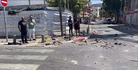 مئات الجرحى بتظاهرات عنيفة بين الإريتريين وساحة الحرب هي تل أبيب
