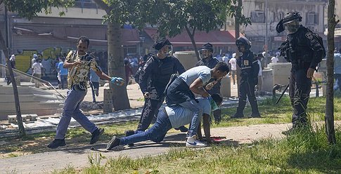 مئات الجرحى بتظاهرات عنيفة بين الإريتريين وساحة الحرب هي تل أبيب