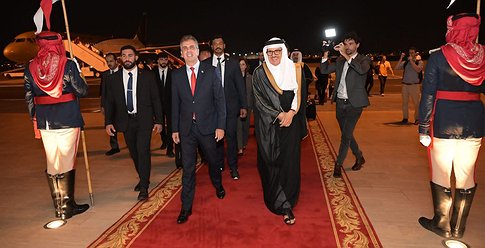 وسط ترحيب حار وتوبيخ للمنامة!.. كوهين يصل البحرين