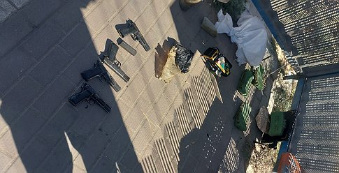الشاباك يعتقل فلسطينيين بزعم تهريب عبوات ناسفة للضفة من الأردن