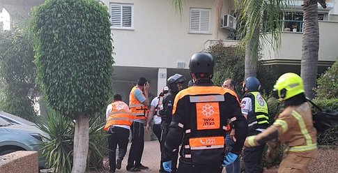 قتيل وعشرات الإصابات بقصف صاروخي على تل أبيب وغلاف غزة