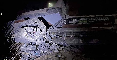 الاحتلال يدمر منزلين شمال وجنوب قطاع غزة
