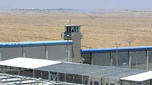 عملية طعن في سجن رامون واعتقال المنفذ