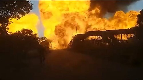 مقتل 8 أشخاص بانفجار شاحنة وقود في جنوب إفريقيا