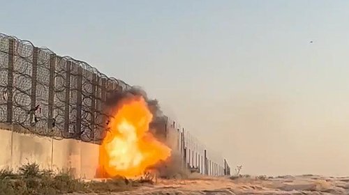 شاهد تفجير عبوة ناسفة على حدود غزة وجيش الاحتلال يُعقب