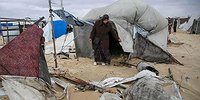 المنخفض "الأعنف" يضرب غزة: شهداء وإصابات وانهيارات في المباني والخيام