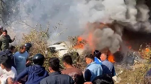 مقتل العشرات في تحطم طائرة وسط نيبال