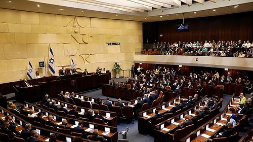 الكنيست يصادق على قانون الطوارئ في الضفة الغربية
