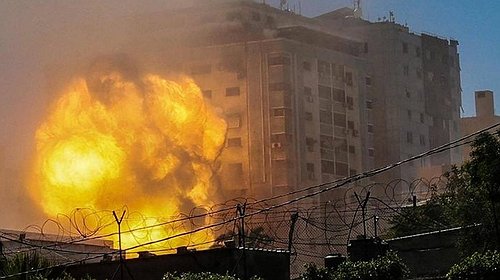 إسرائيل تتوعد بالرد القاسي على صواريخ غزة