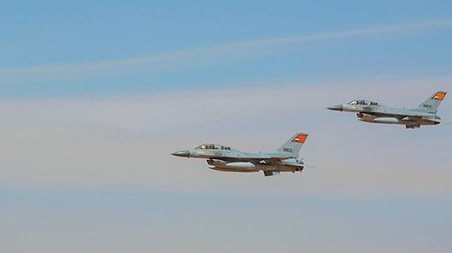 سقوط طائرة مقاتلة للجيش المصري إثر "عطل فني"
