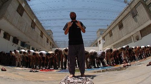 تقديم لائحة اتهام ضد مواطن من غزة بزعم دعم الأسرى الفلسطينيين