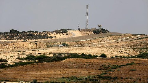 الاحتلال يُصيب 12 مواطناً على حدود غزة ويعتقل آخرين