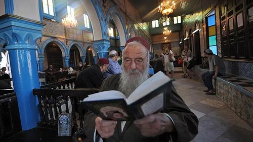 قتلى وجرحى بعملية إطلاق نار داخل كنيس يهودي في تونس