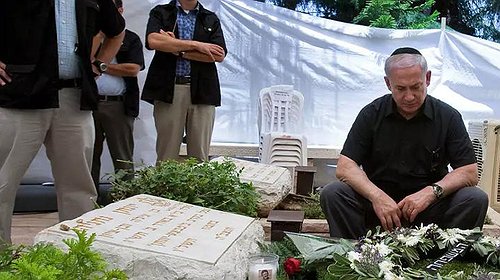 رسالة تهديد من الدرجة الأولى لنتنياهو- والمكان قبر شقيقه وهذه فحواها