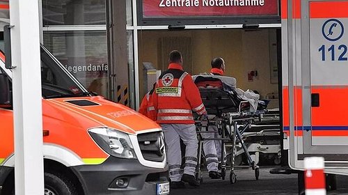 قتلى وجرحى بعملية طعن داخل قطار شمالي ألمانيا واعتقال المنفذ