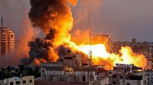 الاحتلال يدمر منزلين شمال وجنوب قطاع غزة
