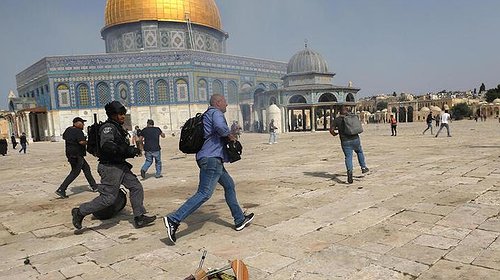 الحكومة الإسرائيلية تدرس إجراءً في القدس وترفع حالة التأهب