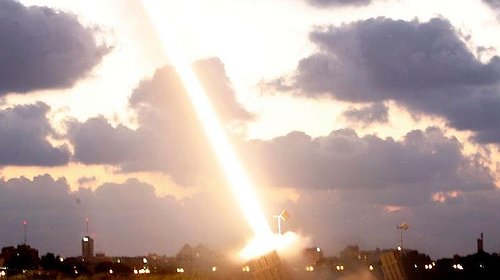 جيش الاحتلال ينشر نتائج إطلاق صاروخين إعتراضيين فوق غزة