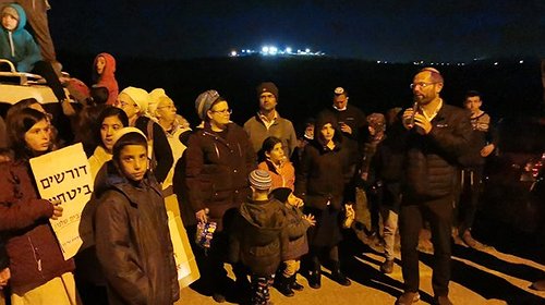 مستوطنون يحتجون ضد الفلسطينيين في الضفة الغربية "نطالب بالأمن"
