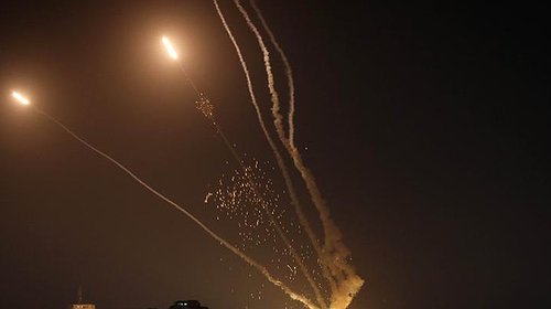 إطلاق صواريخ من غزة والجيش يهاجم