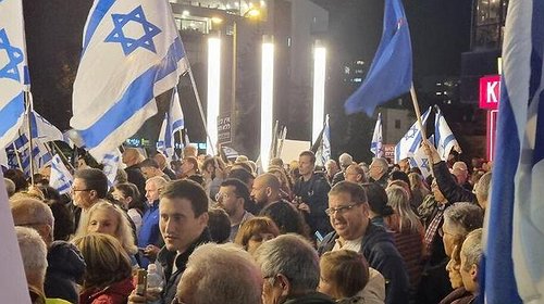 محدث: عشرات الآلاف يتظاهرون ضد حكومة نتنياهو في كبرى المدن الإسرائيلية