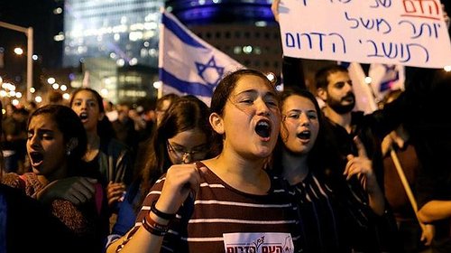 إسرائيليون يستقبلون "بينت" بألفاظ نابية خلال زيارته لمكان عملية الخضيرة