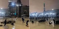 الأعتى منذ سنوات.. عاصفة مطرية تضرب مكة وحرمها وتُطير الأشخاص!