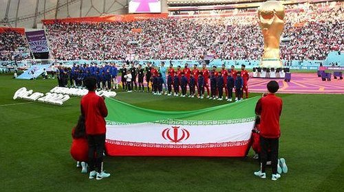 أمريكا تحذف "لفظ الجلالة" من علم إيران .. والأخرى تحتج