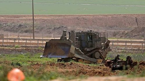 توغل محدود لآليات وجرافات إسرائيلية شرقي قطاع غزة