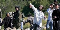 مستوطنون يحرثون أراضي جنوب نابلس للاستيلاء عليها