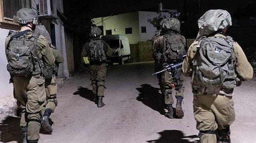 باستخدام صواريخ..جيش الاحتلال يقتل فلسطينيين ويحاصر مطلوبين في نابلس
