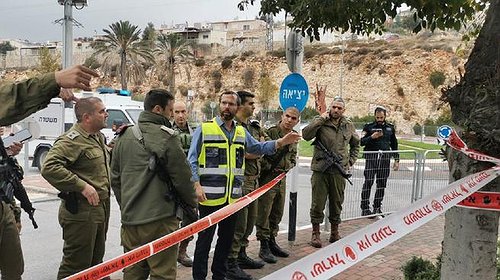 لحظة تنفيذ عملية دهس في شمال القدس وإصابة مجندة إسرائيلية