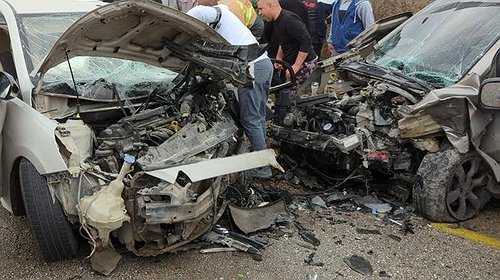 إصابات بحادث سير "مروع" بين سيارتين قرب جنين