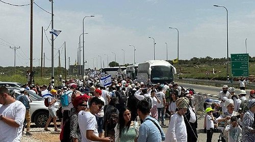 يتقدمهم بن غفير.. مسيرة للمستوطنين للمطالبة بشرعنة "أفيتار"