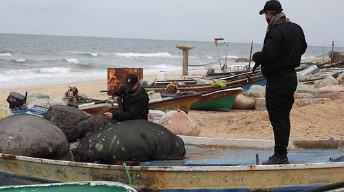 الشرطة بغزة تُصدر قراراً عقب العثور على جثة صياد